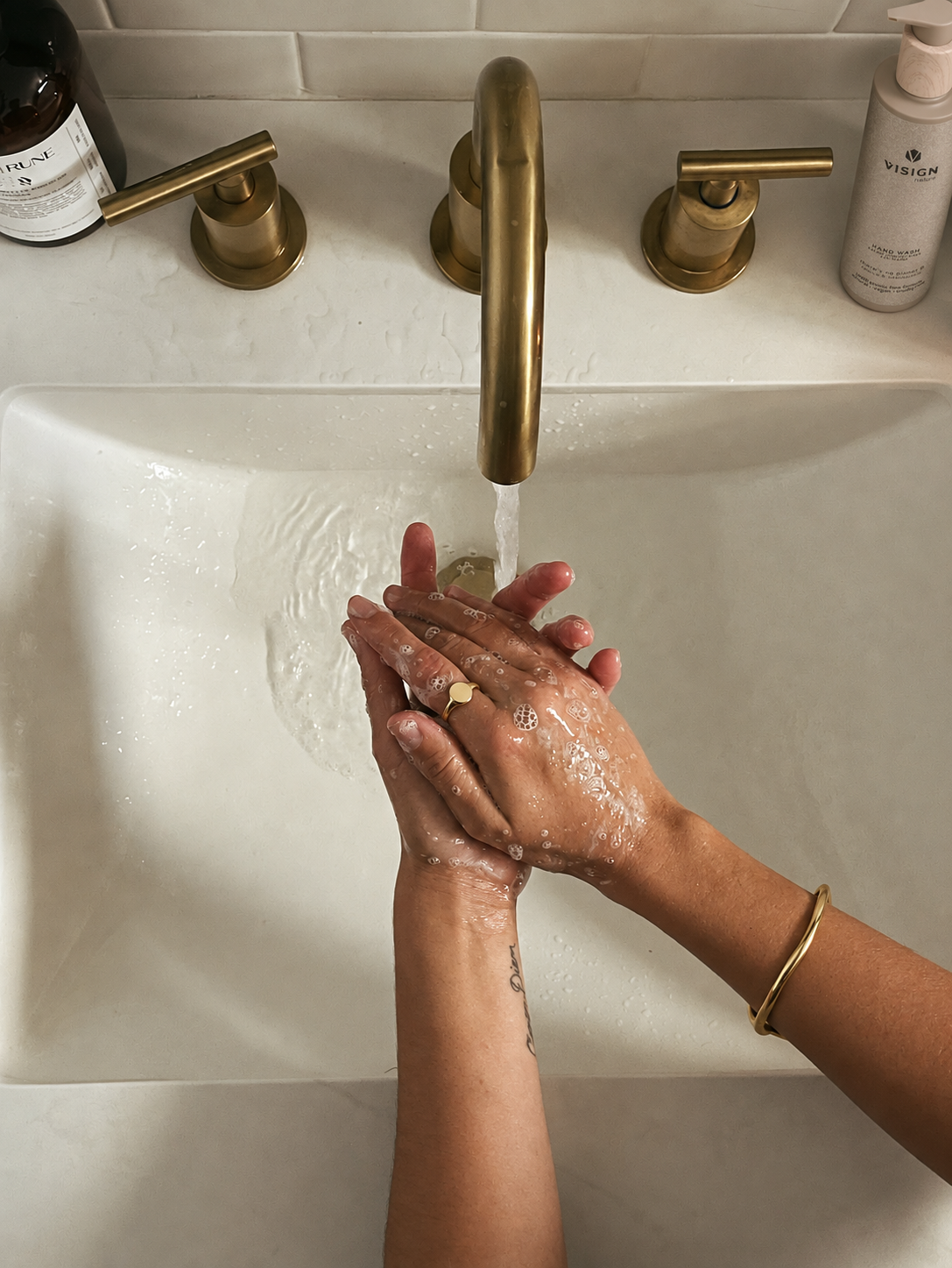 Hand Wash in gebruik — handen wassen
